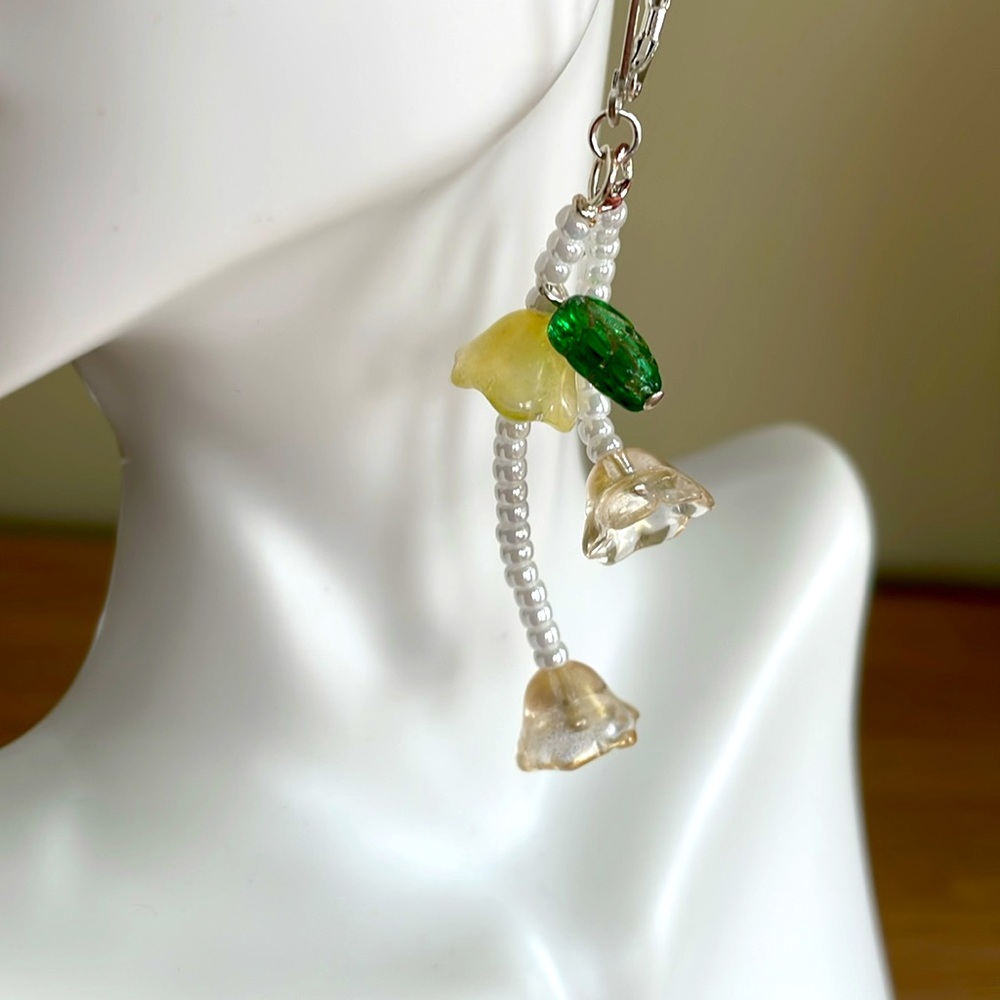 HAND CRAFTED FLORAL EARRINGS Pierced White Silver Yellow Green Flowers